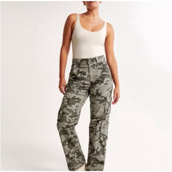 Abercrombie & Fitch Relaxed Fit Cargo Camo Print Pants Green/Gray 24/00 Short - Picture 1 of 13